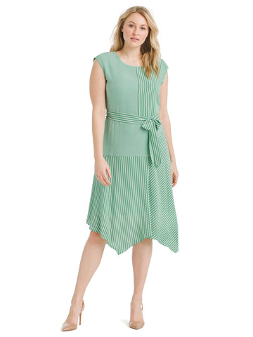Sleeveless Green Linear Motion Print Tie Waist Dress